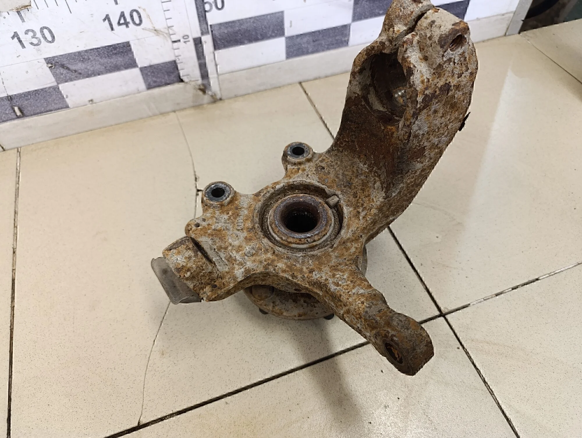 Кулак поворотный передний правый Focus II 2005-2008