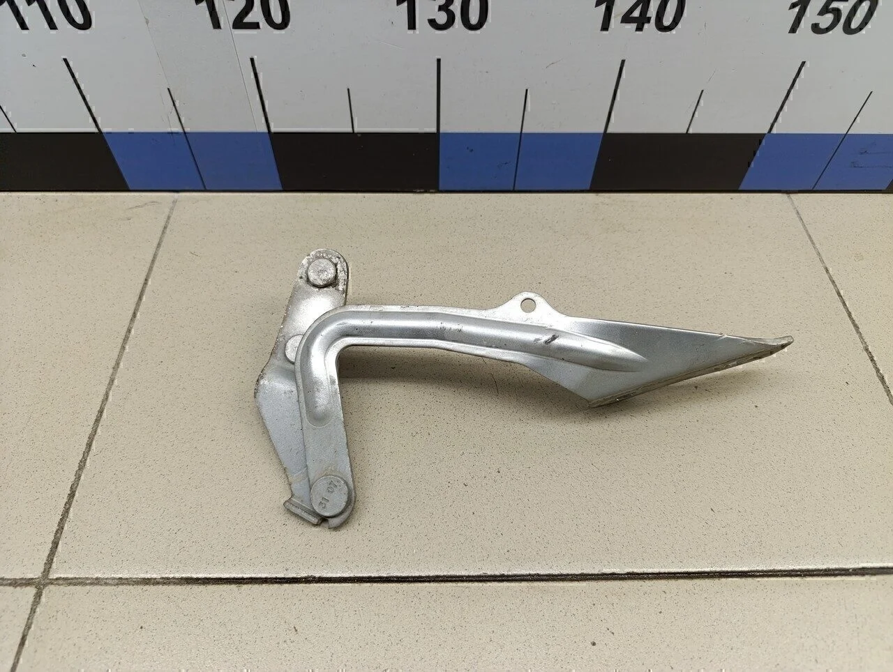 Петля капота правая Focus II 2005-2008