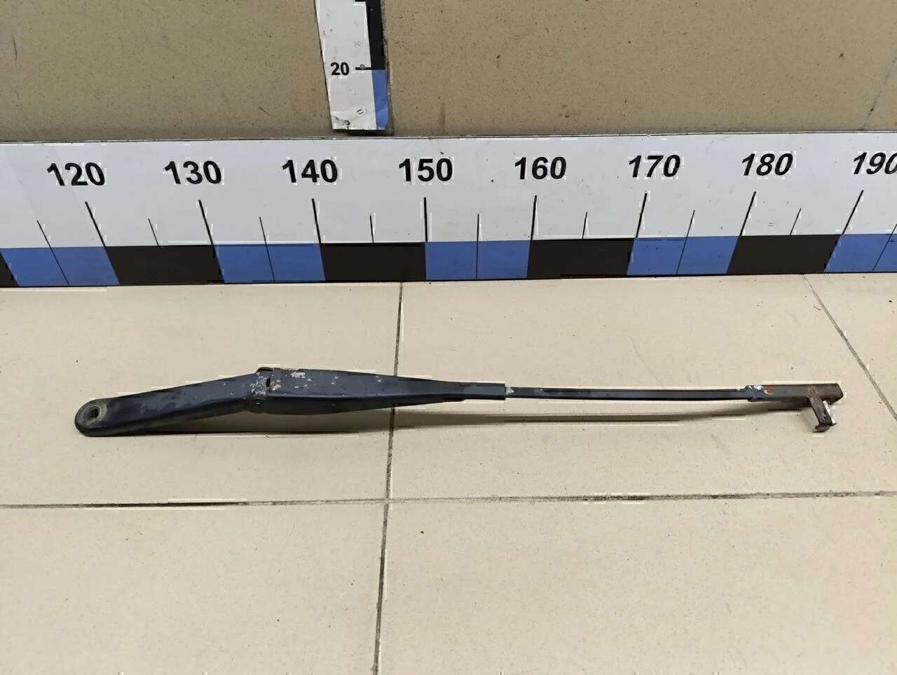 Поводок стеклоочистителя передний левый Focus II 2005-2008