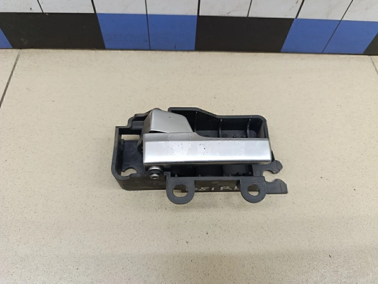 Ручка двери внутренняя левая Focus II 2005-2008