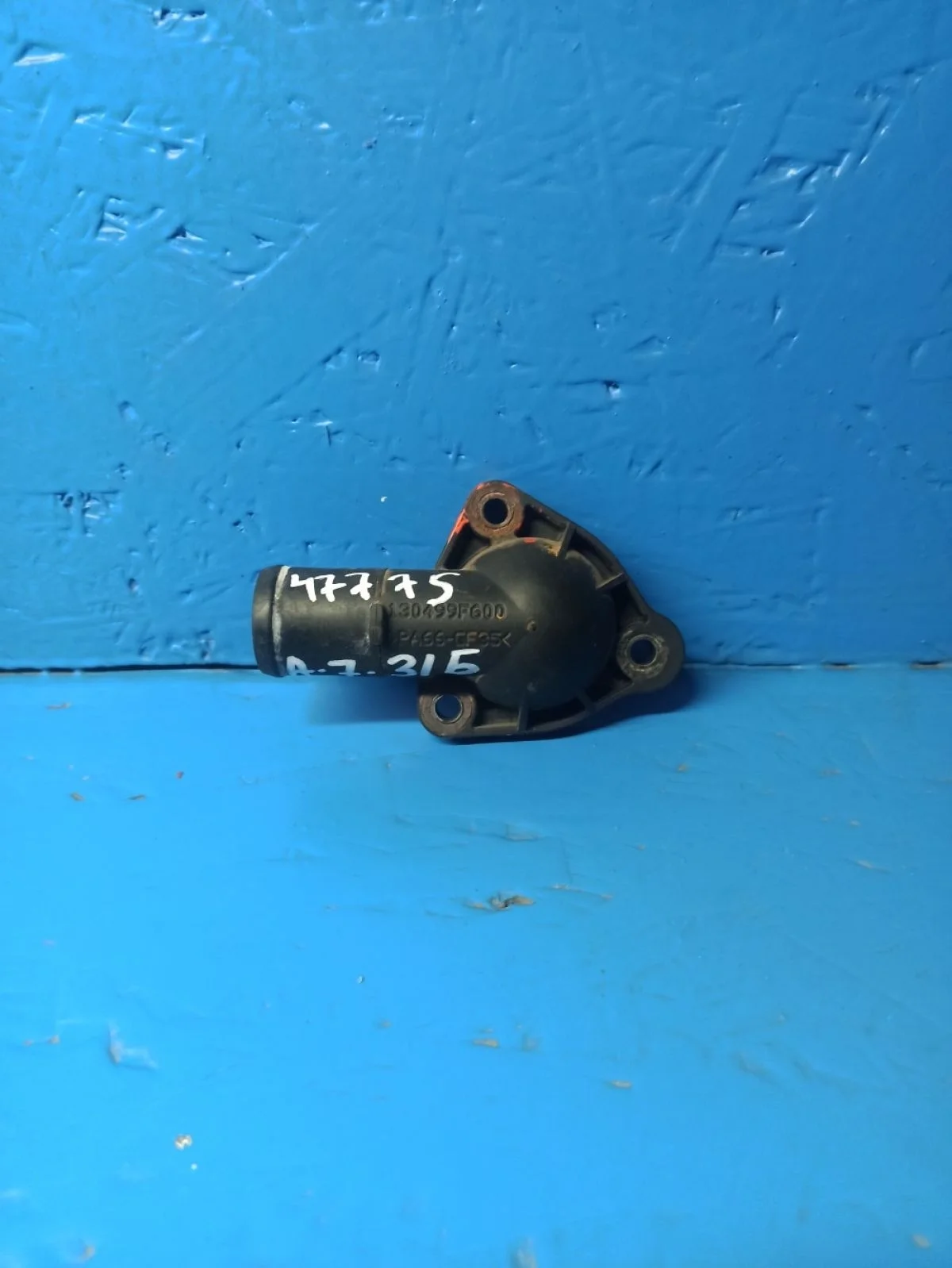 Корпус термостата Nissan Primera P12