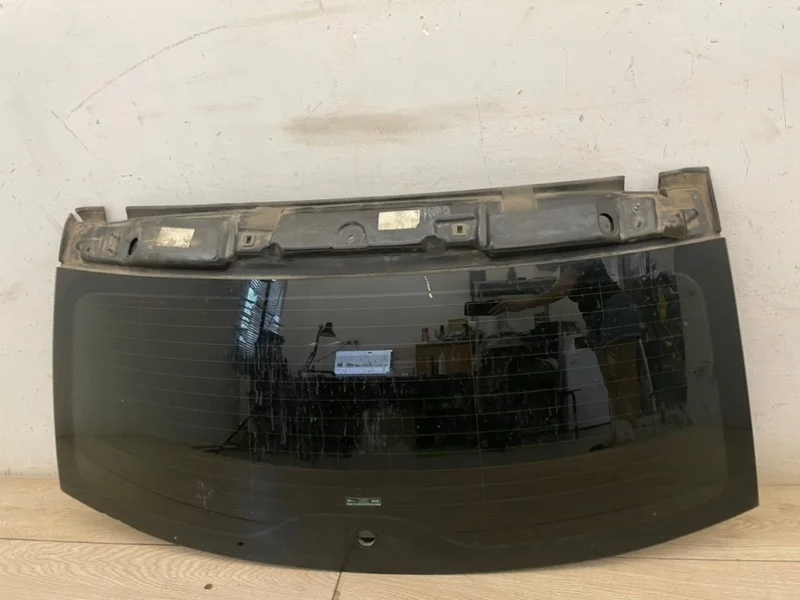 Стекло в крышку багажника VW Touareg 2003-2010 7L