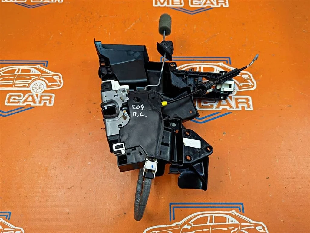 Замок двери передней левой Mercedes-Benz