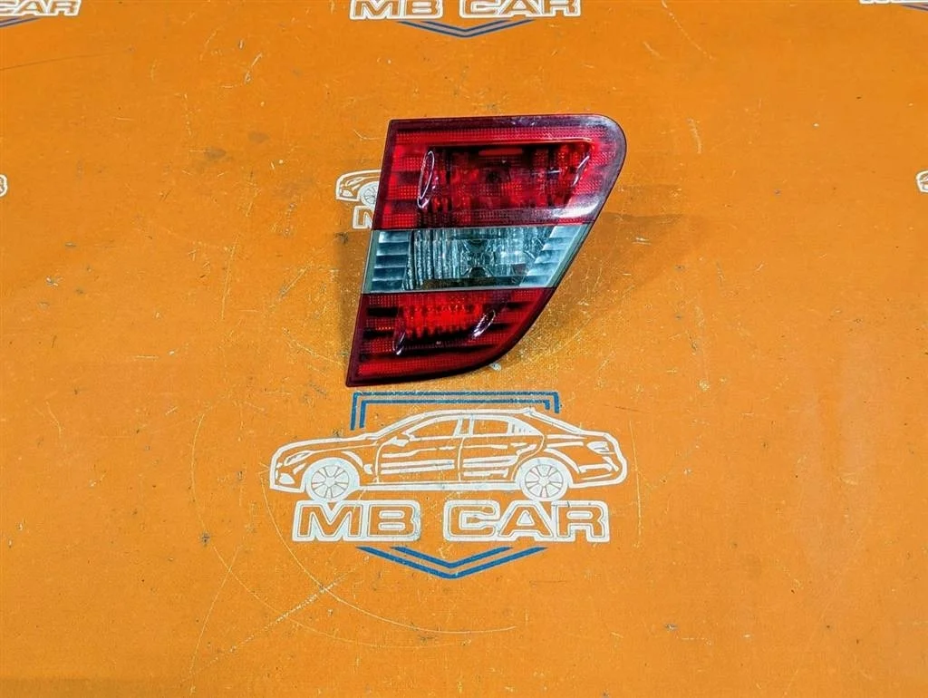 Фонарь крышки багажника Mercedes-Benz