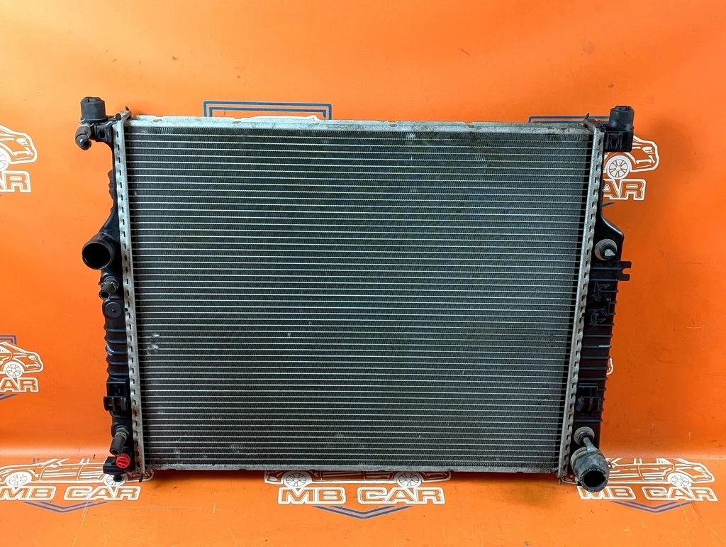 Радиатор Mercedes-Benz