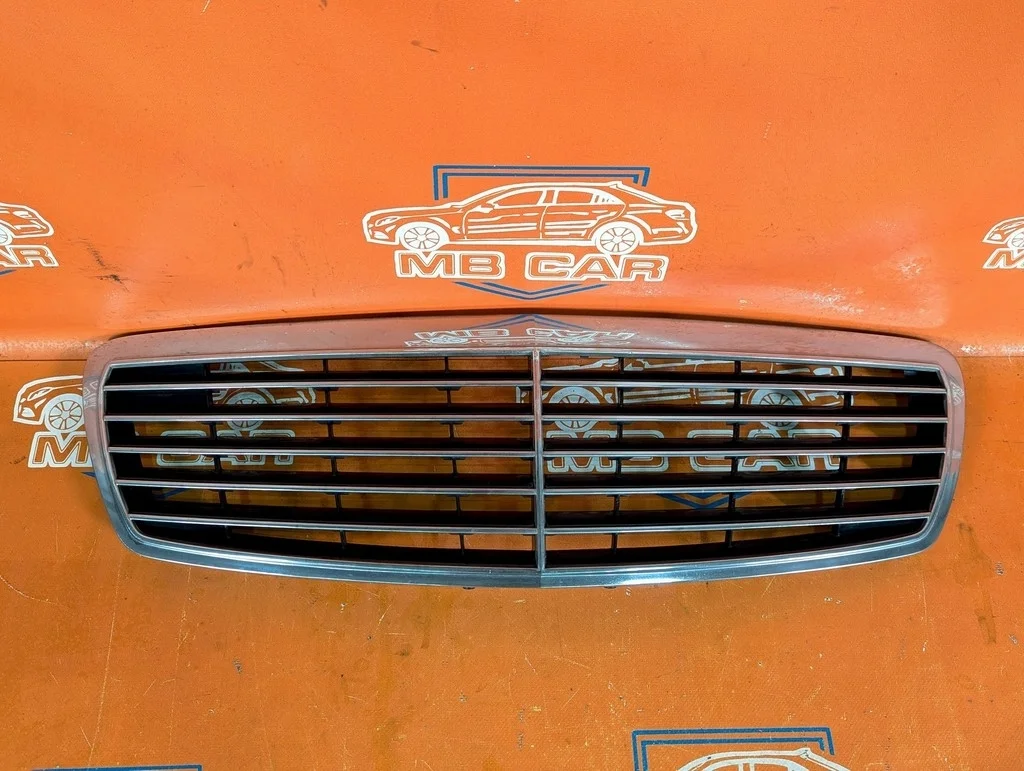 Решетка радиатора Mercedes-Benz