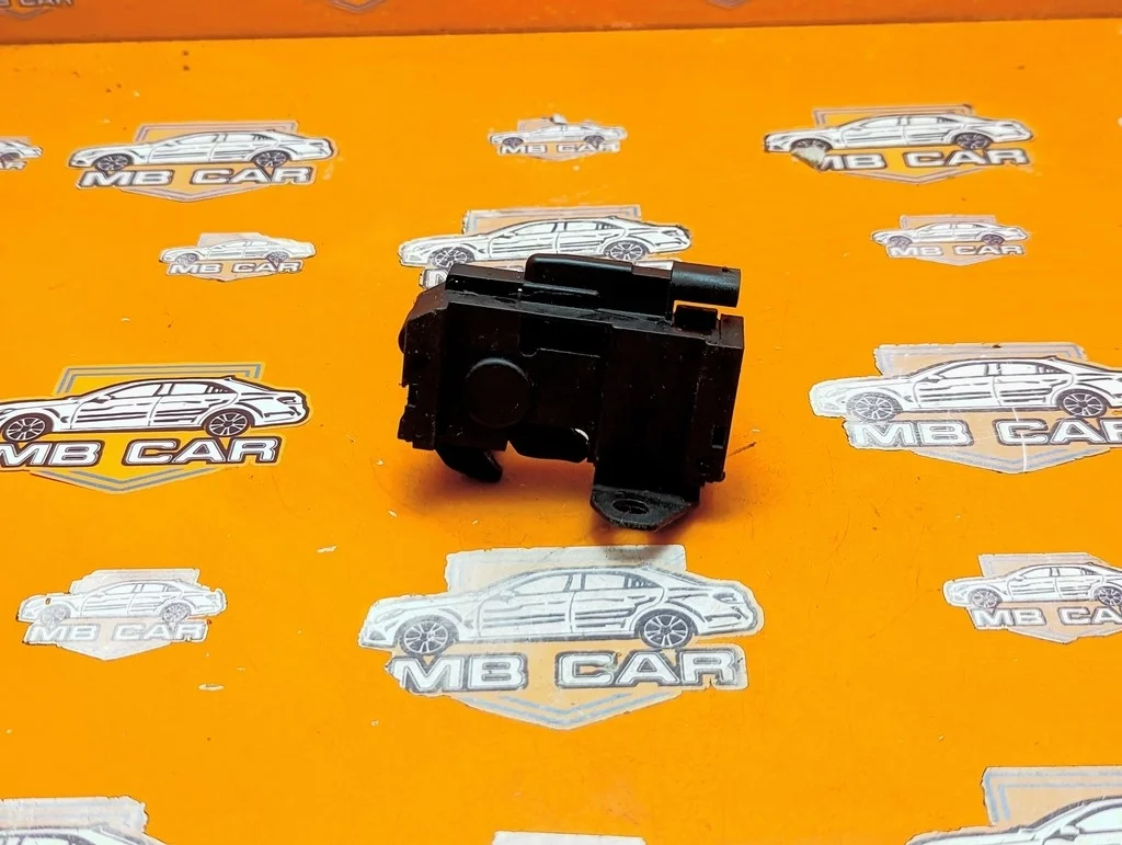 Замок капота Mercedes-Benz