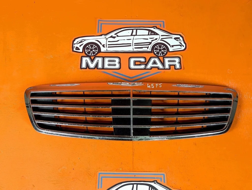 Решетка радиатора Mercedes-Benz