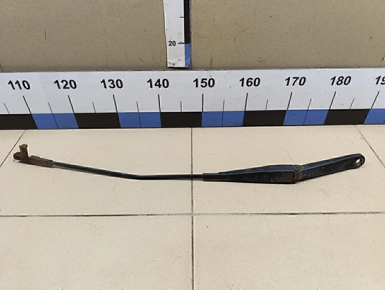 Поводок стеклоочистителя передний правый Focus II 2005-2008