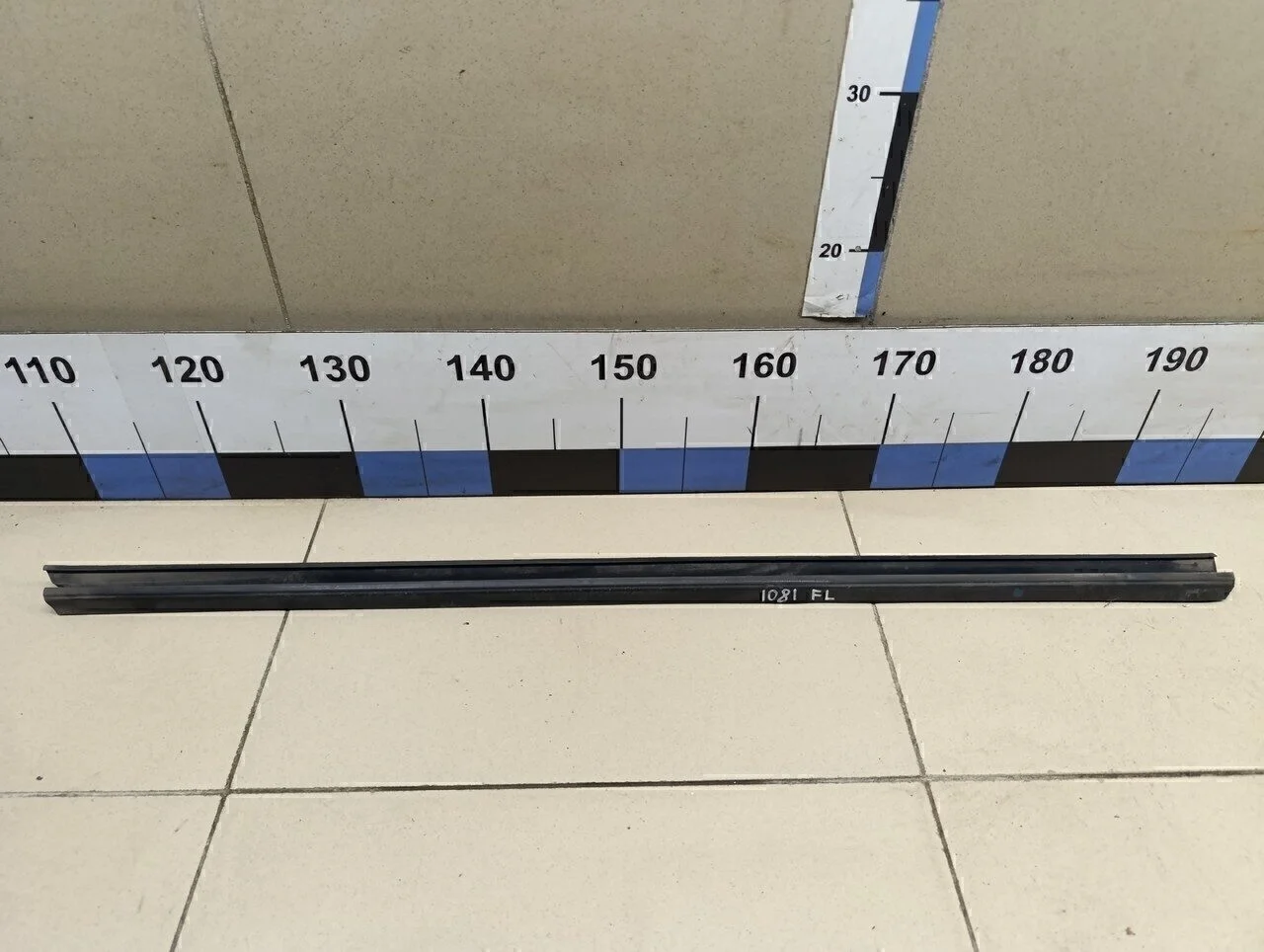 Накладка стекла переднего левого Focus II 2005-2008