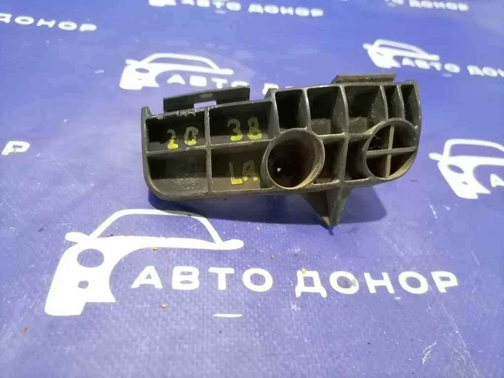 крепление бампера TOYOTA AURIS NZE154 1NZFE R 52576-12150