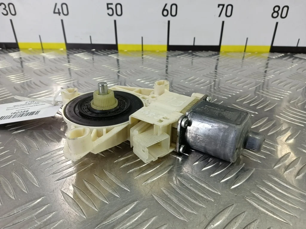 Моторчик стеклоподъёмника MERCEDES-BENZ E-класс W