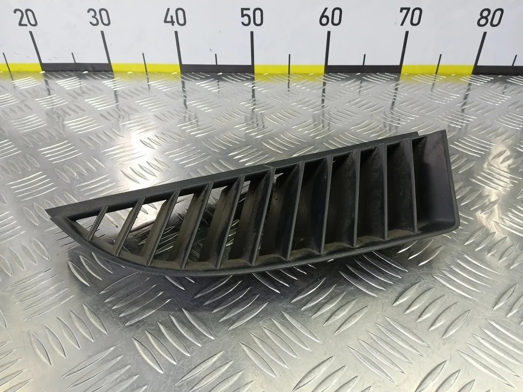 Решетка радиатора MITSUBISHI COLT Z30 (2002—2012)