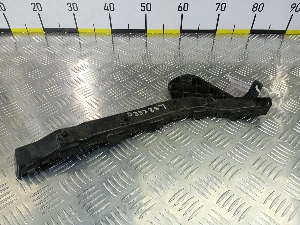 Кронштейн бампера задний Kia Ceed ED (2006—2010)