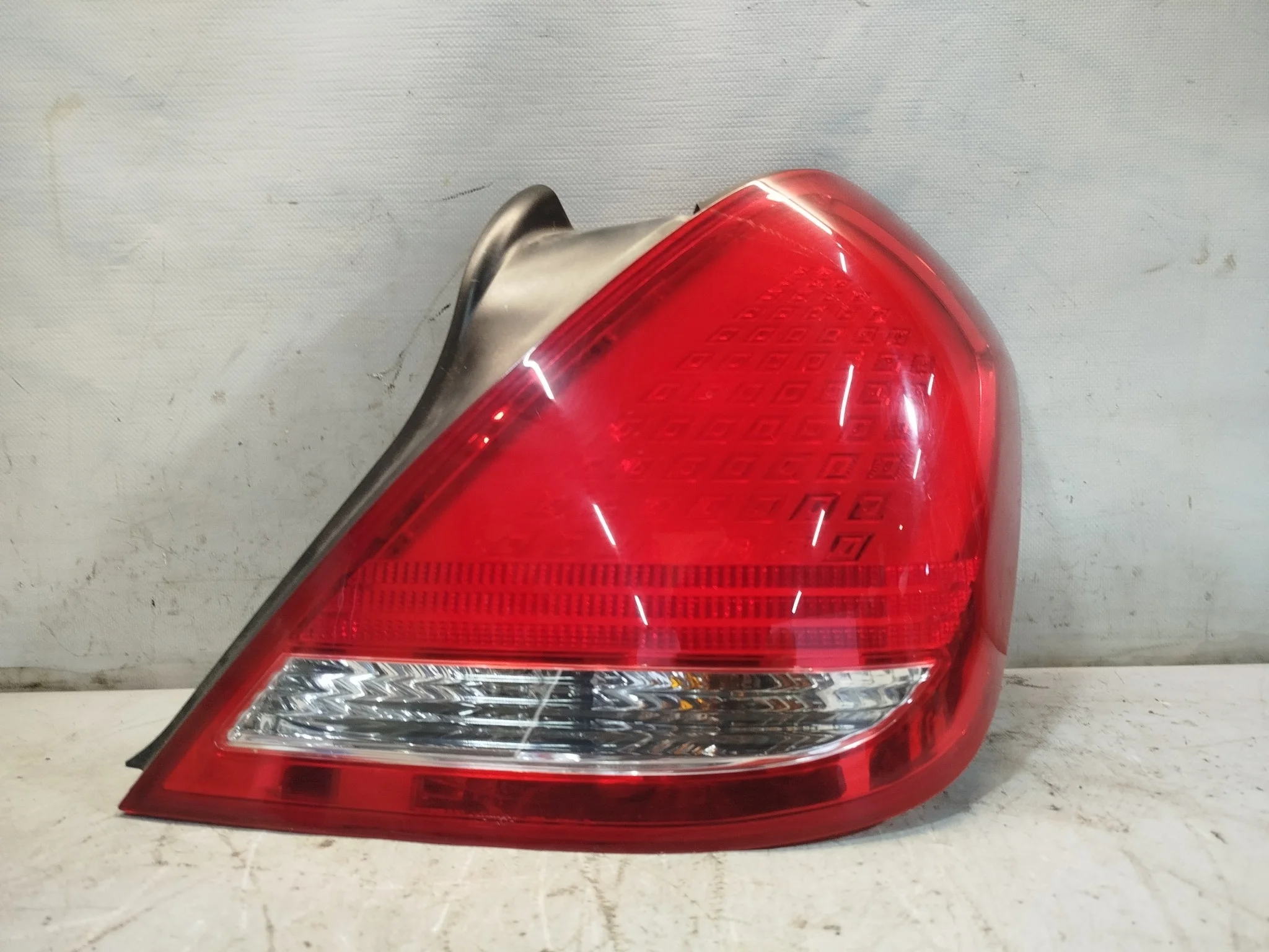 ФОНАРЬ NISSAN ПРАВО 265509Y025 KB1408