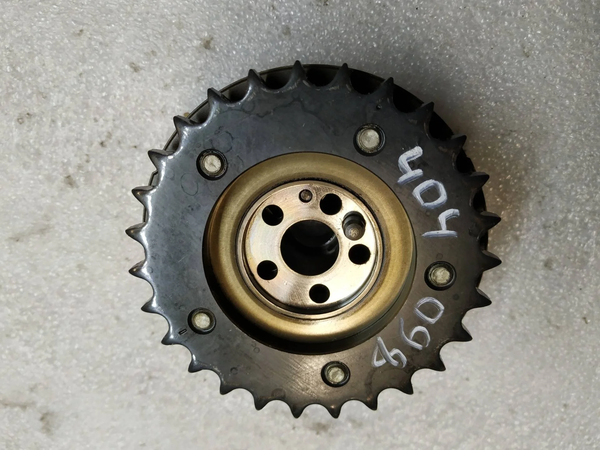 шестерня изменения фаз грм Volkswagen Touareg 2 7P6 2011