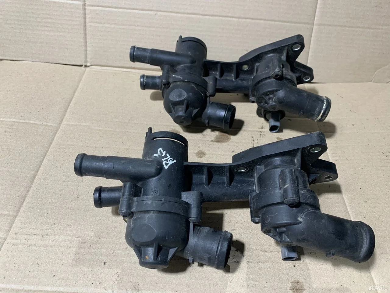 Корпус термостата 1.6 cfna vw skoda 03c121026m