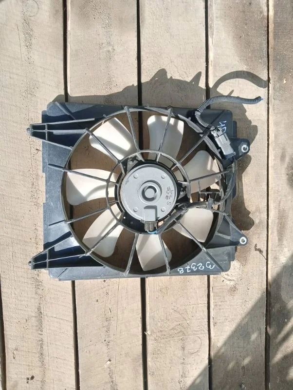 Диффузор вентилятора кондиционера Honda Civic 8 2006-2011 38615RRAA01 4D LDA