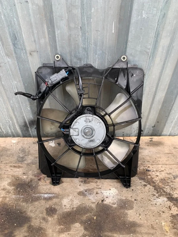 Диффузор вентилятора в сборе Honda Civic 8 2006-2011 19015RNAA01 4D