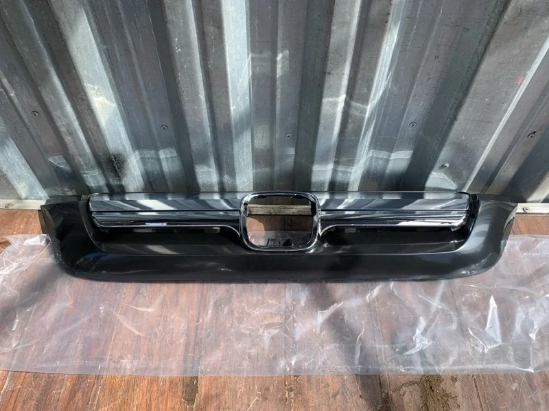 Решетка радиатора Honda CR-V 3 2007-2009 71128SWWG01ZL, передняя