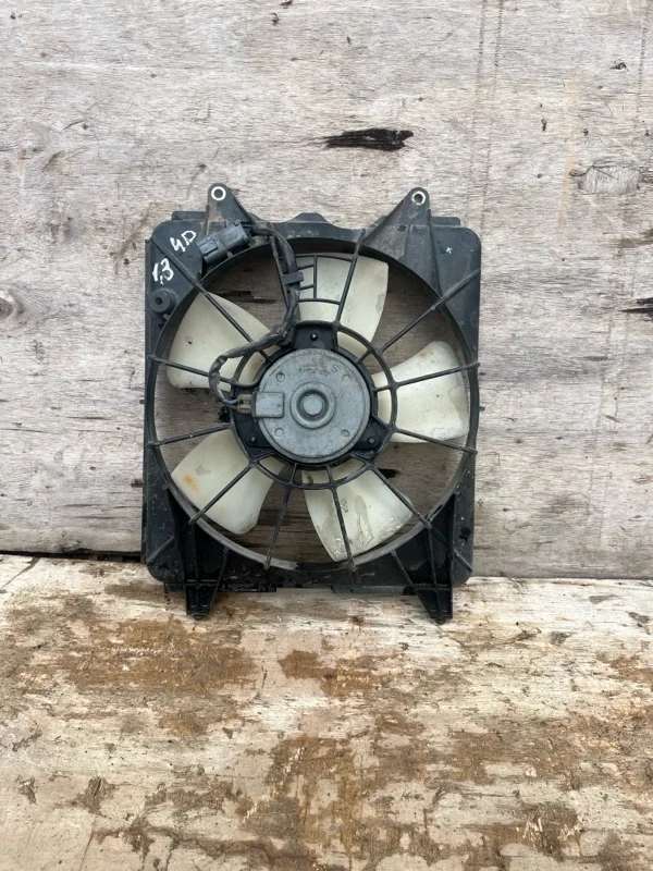 Диффузор вентилятора в сборе Honda Civic 8 2006-2011 19015RNAA01 4D