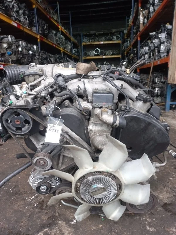 Двигатель Mitsubishi Pajero 2000-2006 MD978557 6G74 GDI