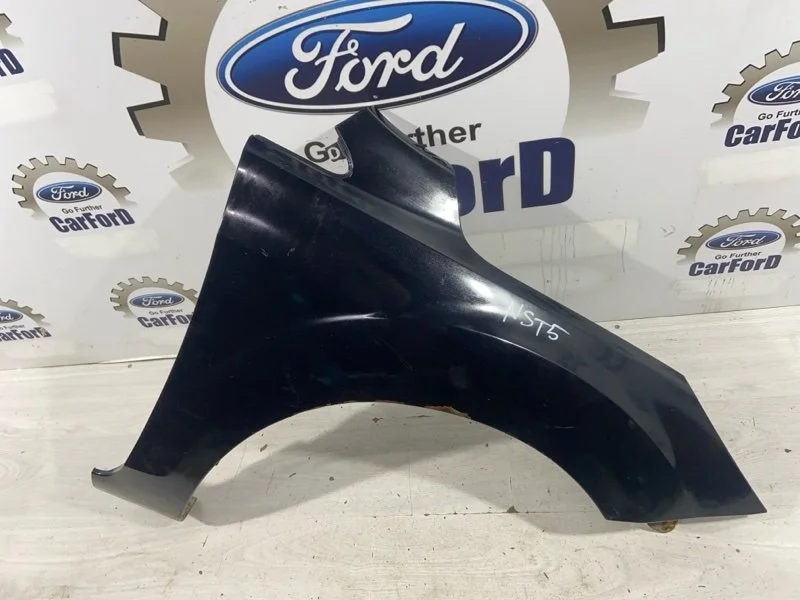 Крыло переднее правое Ford Focus 2 УНИВЕРСАЛ 2010