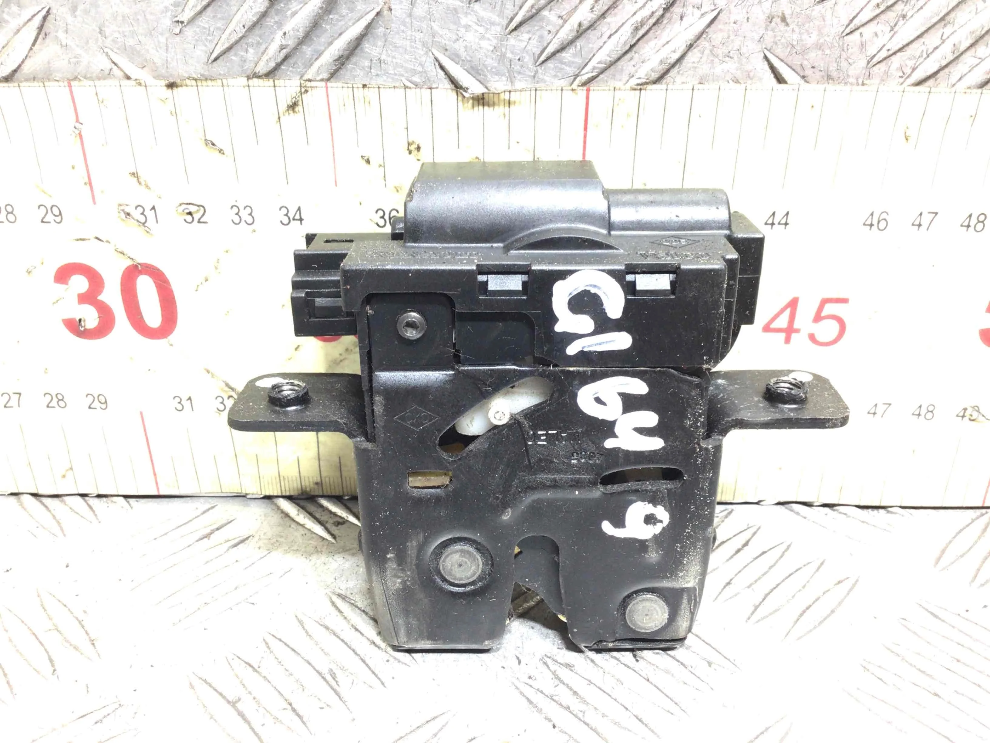 Замок багажника Nissan Micra K12 (2002-2010) бензин 1.2 i Механика Х/б