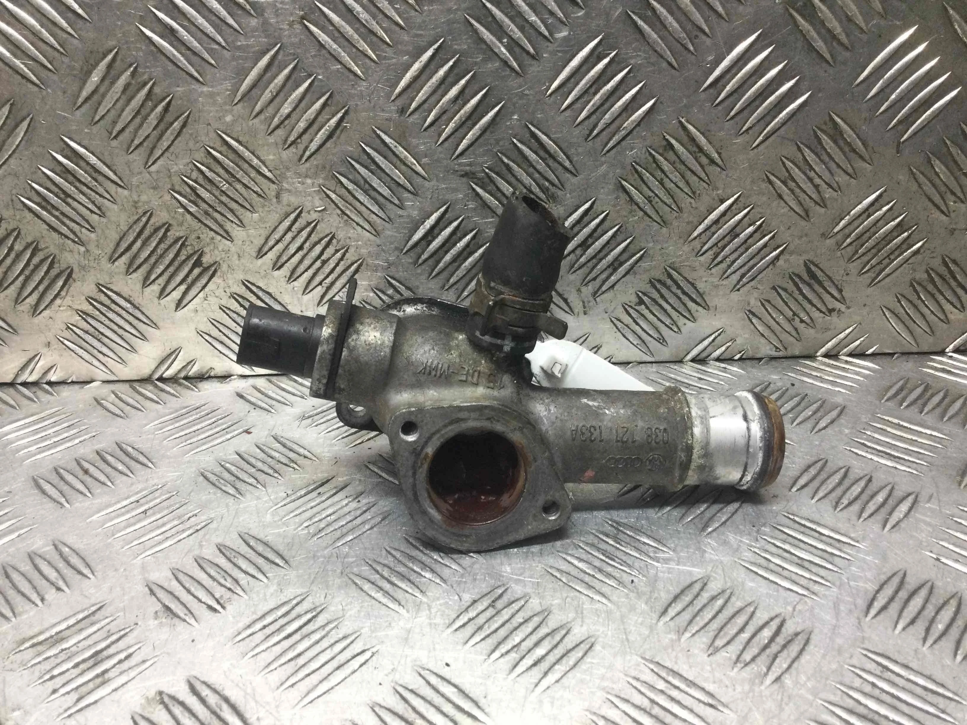 Фланец (тройник) системы охлаждения Volkswagen Beetle A4 [рестайлинг] (2005-2010) дизель 1.9 TDI Механика