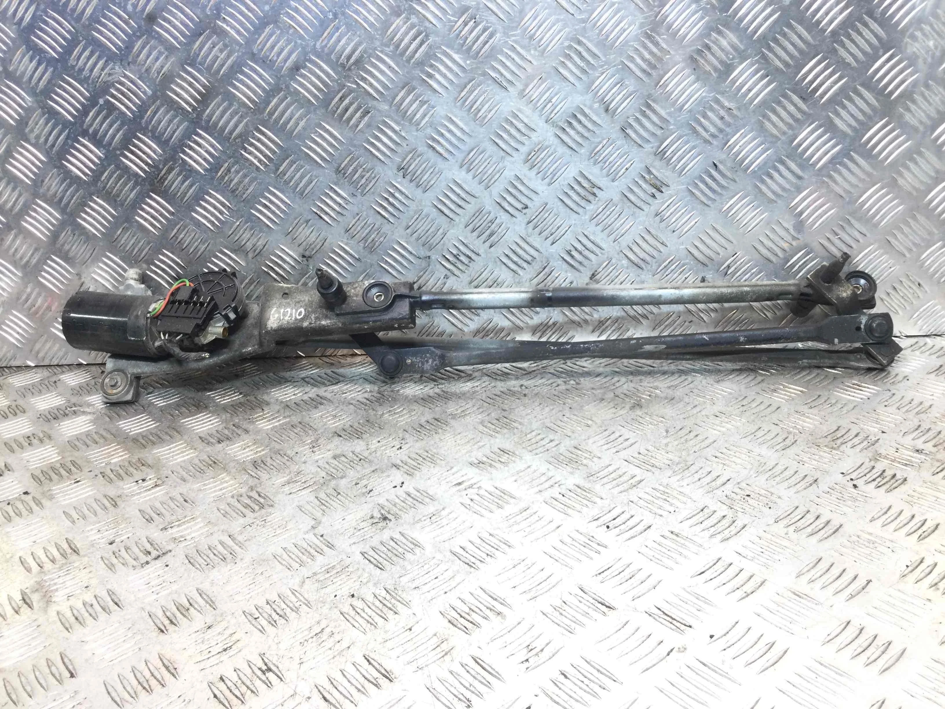 Механизм стеклоочистителя (трапеция дворников) Ford Focus 1 поколение [рестайлинг] (2001-2005) бензин 1.6 i Механика Х/б