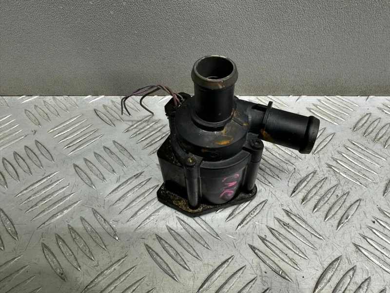 Водяная помпа Audi Q5 8R