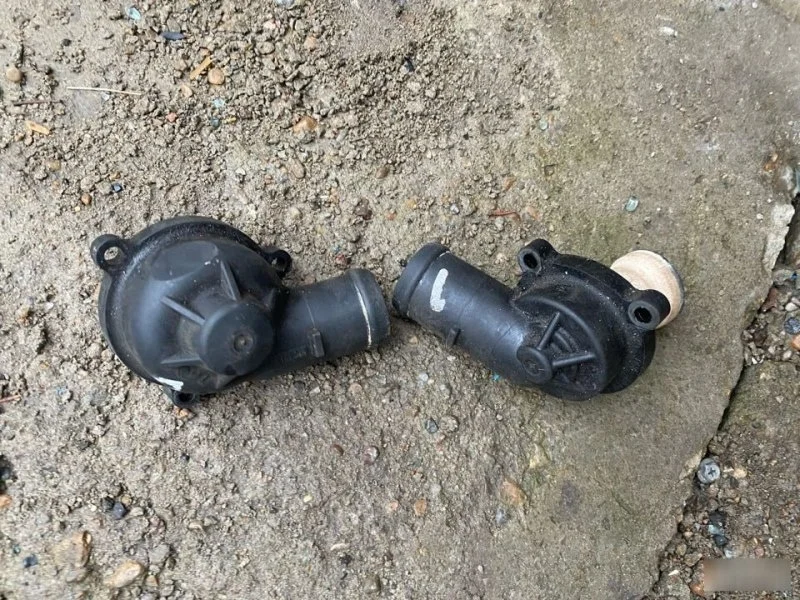 Корпус термостата Volkswagen Jetta 6 2010-2015 03C121121D 1.4