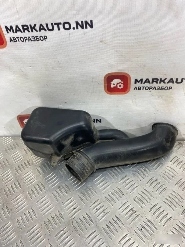 Воздухозаборник Volkswagen Polo 5 04E129618D 1.6