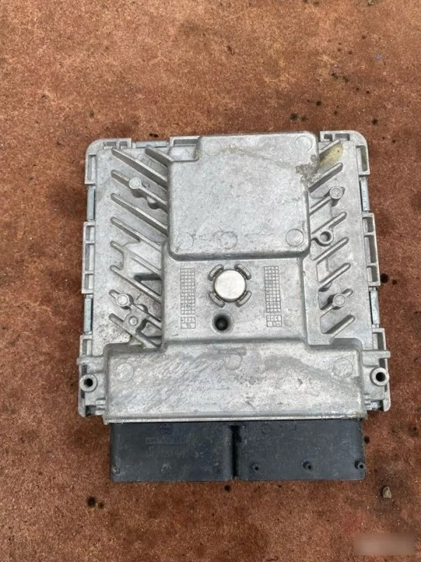 Блок управления ДВС Skoda Octavia 3 2013-2017 06K907425A A7 1.8