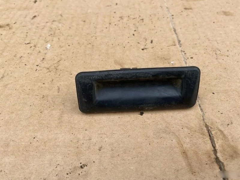 Кнопка открывания багажника Skoda Fabia 2 5E0827566