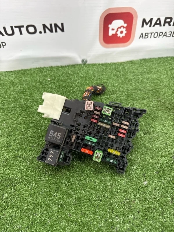 Блок предохранителей салона Skoda Octavia 2013 5Q0937615C A7 1.2 CJZ