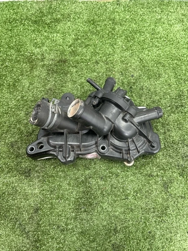 Корпус термостата Skoda Octavia 3 04E121121E A7 1.2 CJZ