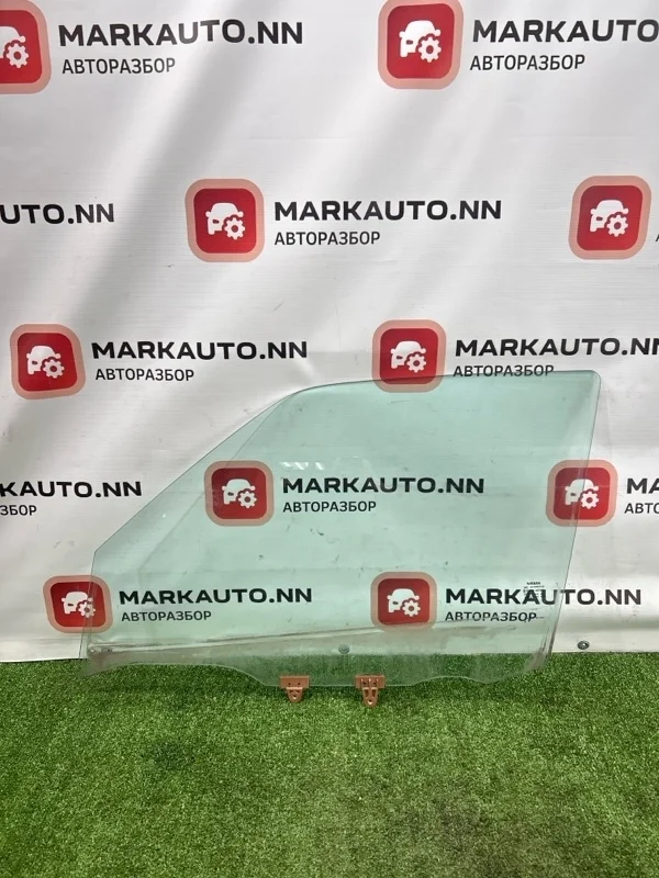 Стекло Nissan Juke 2011 803011KK0A F15 HR16DE, переднее левое