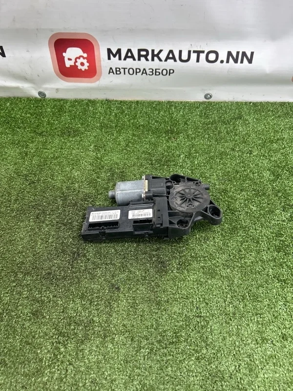 Моторчик стеклоподъемника Renault Fluence 2013 807312028R 1.6 K4MV838, передний левый