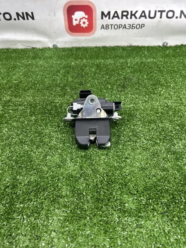 Замок крышки багажника Skoda Fabia 2014 5J0827501D 2 1.2 CGP