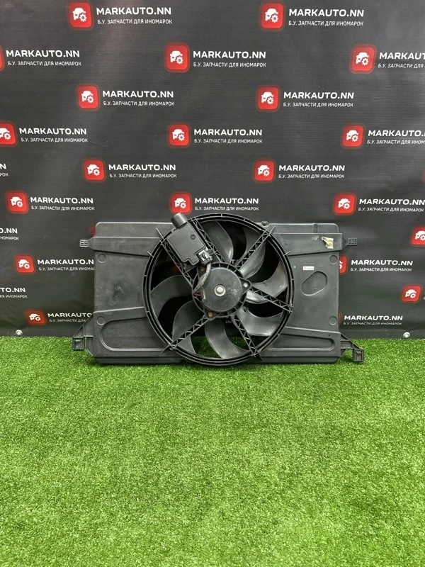 Диффузор радиатора Ford Focus 2009 3M518C607EC 2 1.6 SHDA 100 ЛС