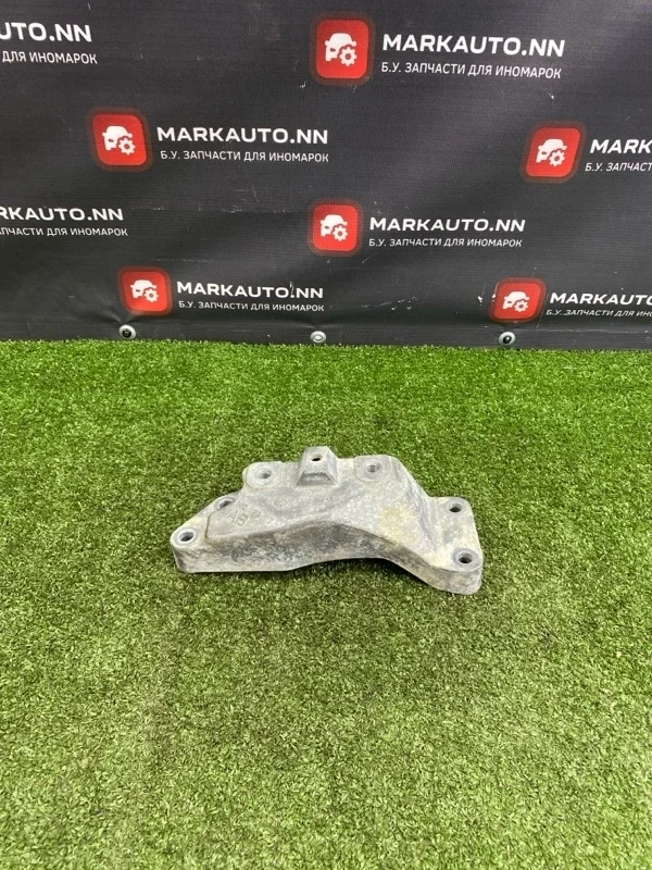 Кронштейн опоры ДВС Skoda Octavia 2018 1K0199117 A7 1.6 CWV, левый