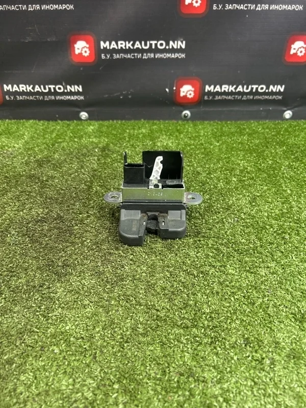 Замок крышки багажника Volkswagen Golf 2009 5K0827505A 6 1.6 BSE