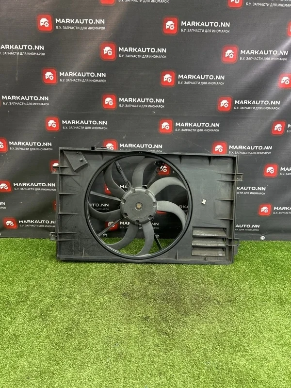 Диффузор радиатора Volkswagen Golf 2009 1K0121205AA 6 1.6 BSE