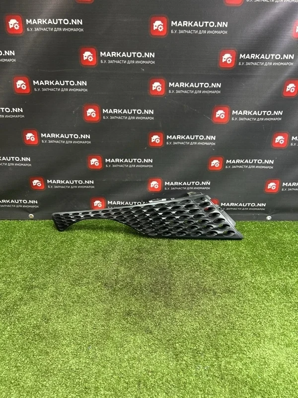 Решетка бампера Nissan Juke 2011 620741KA6A F15 HR16DE, правая