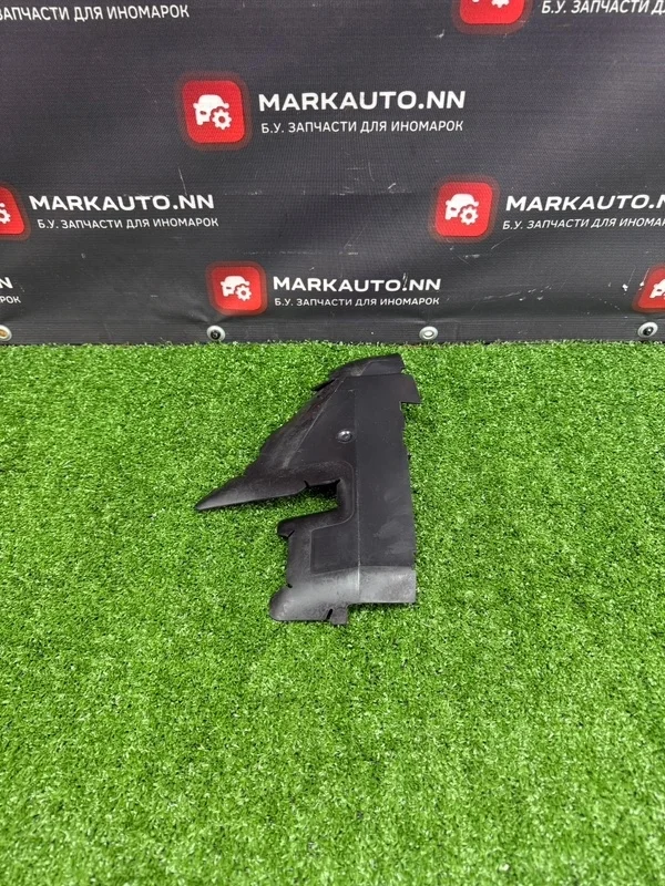 Дефлектор радиатора Skoda Octavia 2016 5E0121284 A7 1.2 CYV, правый