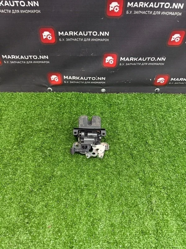 Замок крышки багажника Skoda Octavia 2016 8R0827505 A7 1.2 CYV