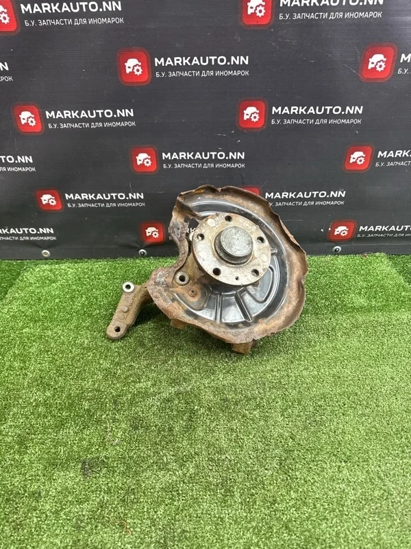 Кулак Skoda Octavia 2011 1K0505435AE A5 1.4 CAXA, задний левый