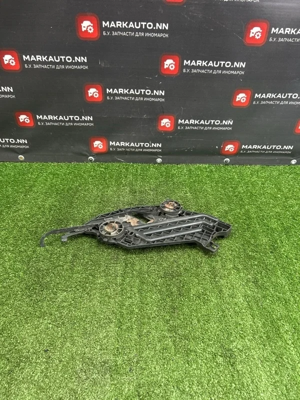 Кронштейн фары Skoda Octavia 2011 1Z0941463A A5 1.4 CAXA, левый