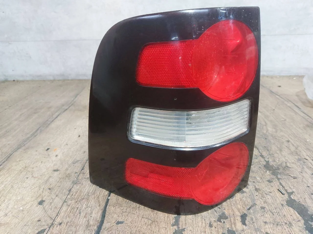фонарь задний левый Ford Explorer 4  U251